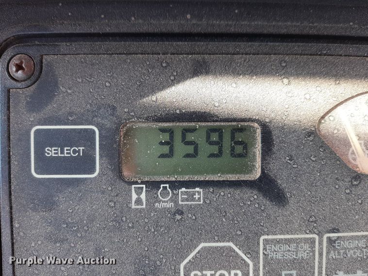 image for item NU9378 1998 John Deere 310G backhoe