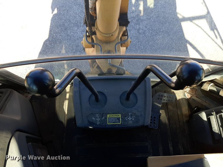 image for item NU9378 1998 John Deere 310G backhoe