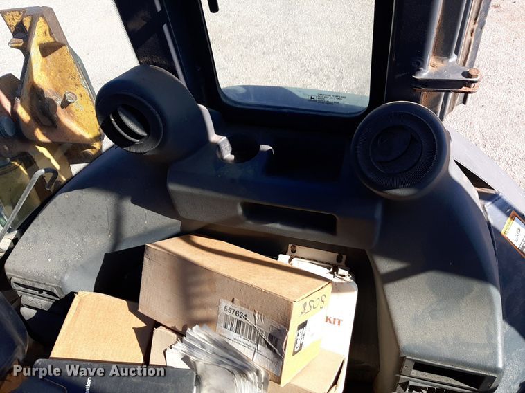 image for item NU9378 1998 John Deere 310G backhoe