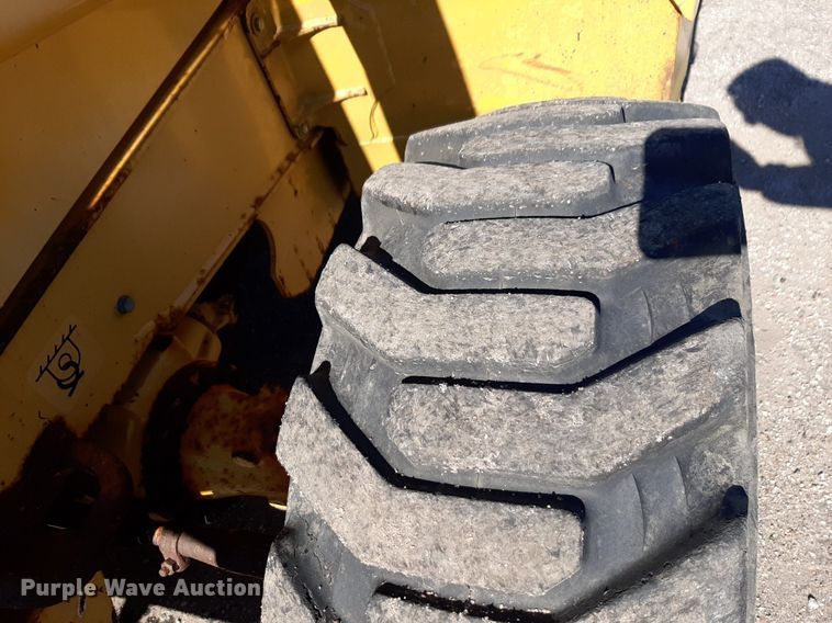 image for item NU9378 1998 John Deere 310G backhoe