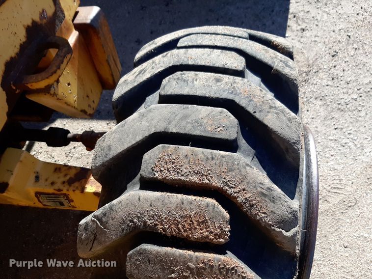 image for item NU9378 1998 John Deere 310G backhoe