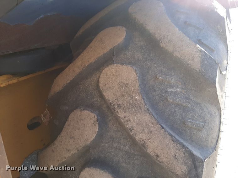 image for item NU9378 1998 John Deere 310G backhoe