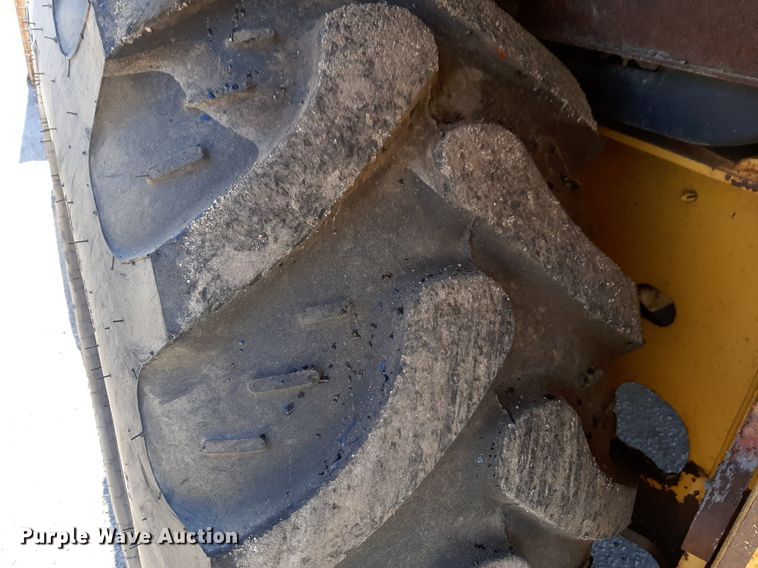 image for item NU9378 1998 John Deere 310G backhoe