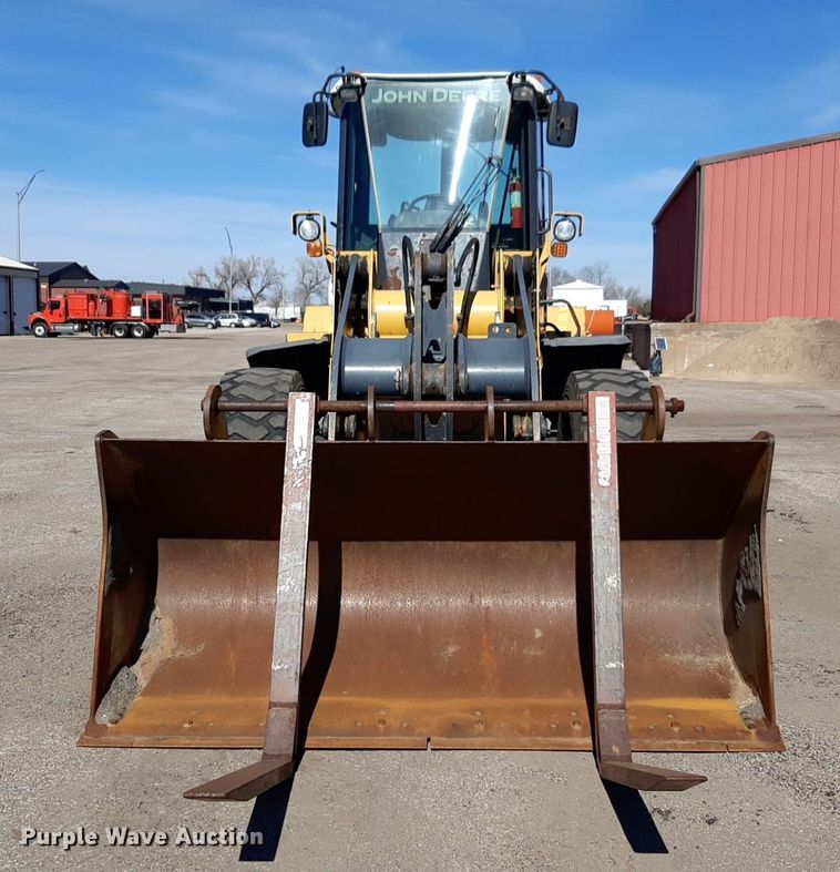 image for item NU9379 2005 John Deere 444J wheel loader