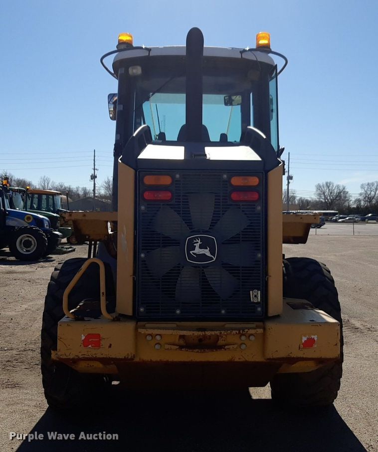 image for item NU9379 2005 John Deere 444J wheel loader