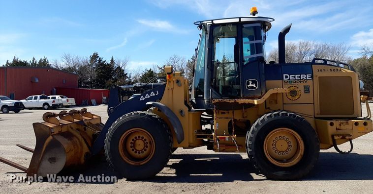 image for item NU9379 2005 John Deere 444J wheel loader