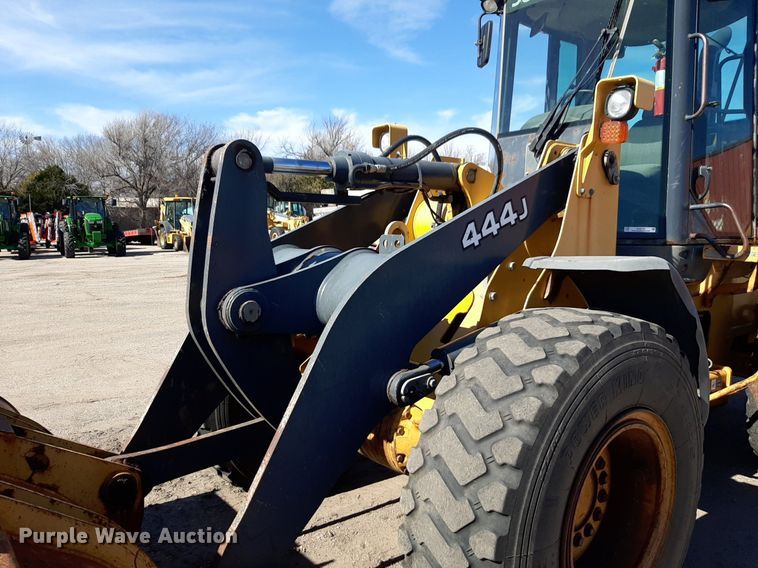 image for item NU9379 2005 John Deere 444J wheel loader