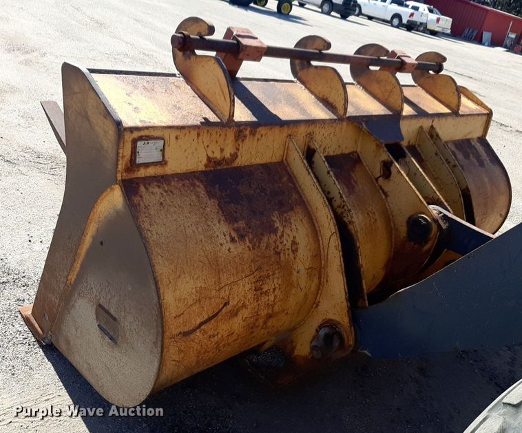 image for item NU9379 2005 John Deere 444J wheel loader