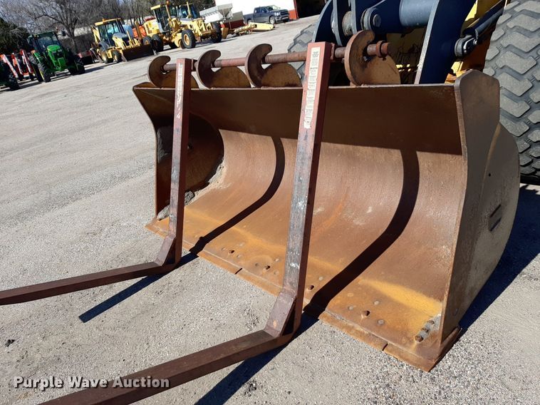 image for item NU9379 2005 John Deere 444J wheel loader