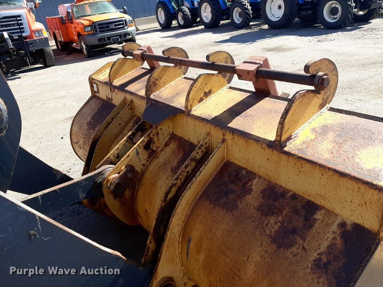 image for item NU9379 2005 John Deere 444J wheel loader