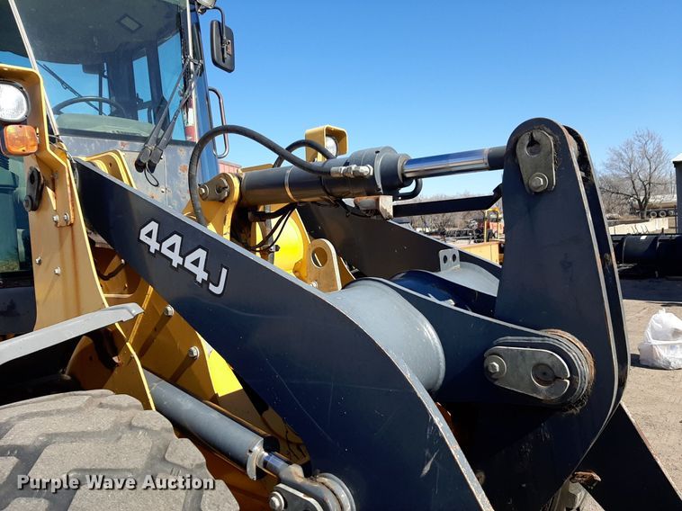 image for item NU9379 2005 John Deere 444J wheel loader