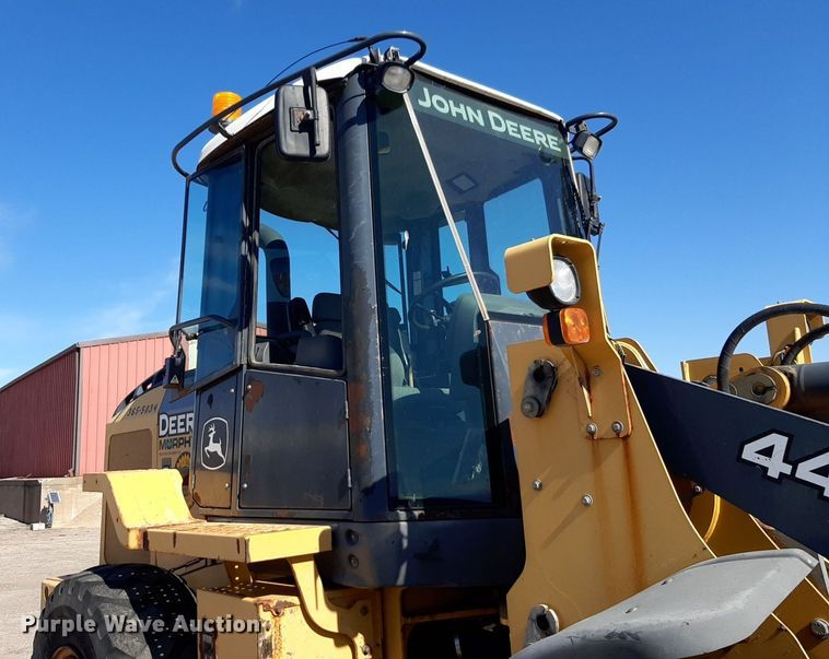 image for item NU9379 2005 John Deere 444J wheel loader
