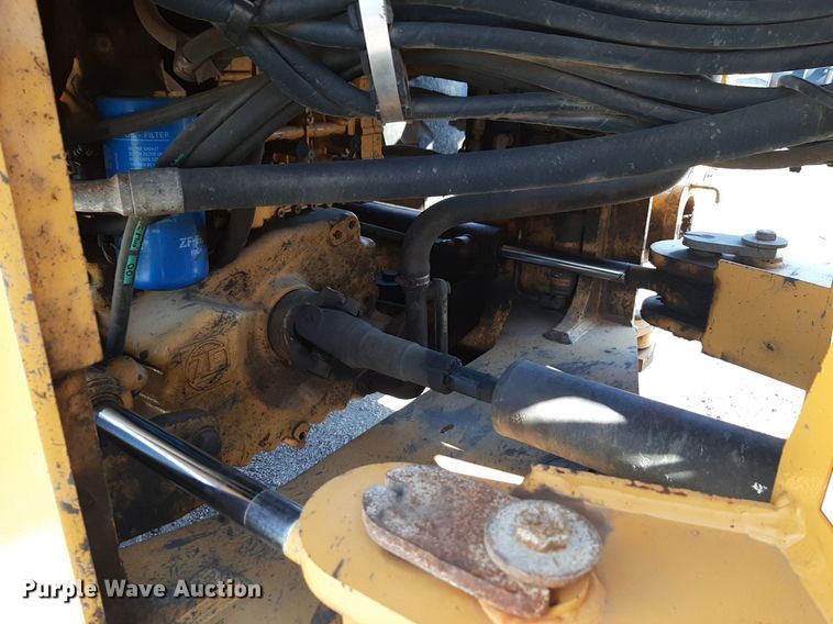 image for item NU9379 2005 John Deere 444J wheel loader