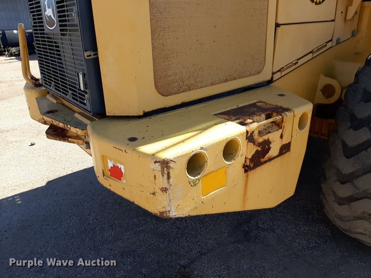 image for item NU9379 2005 John Deere 444J wheel loader