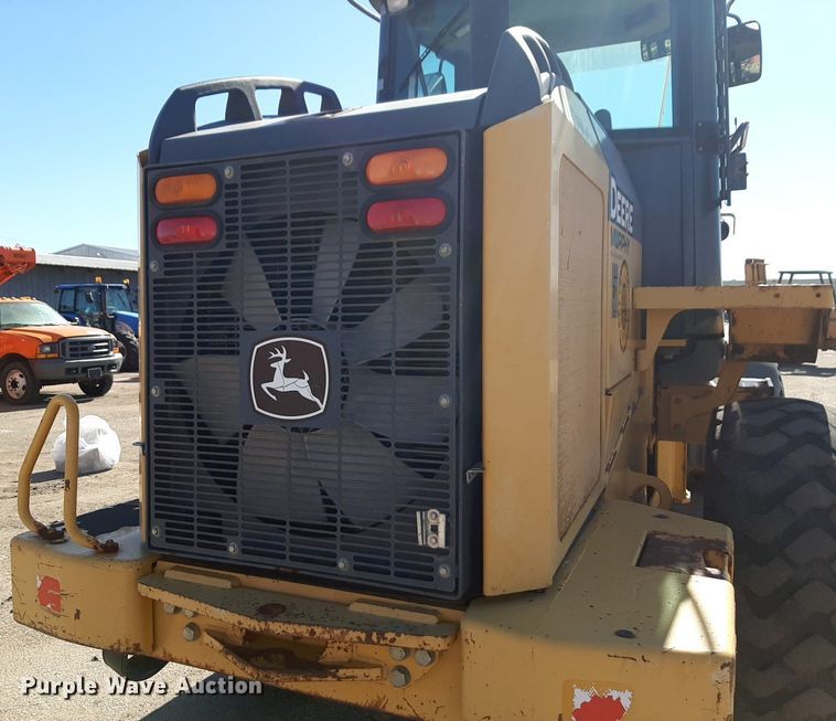 image for item NU9379 2005 John Deere 444J wheel loader