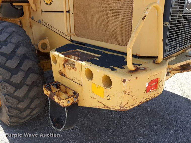 image for item NU9379 2005 John Deere 444J wheel loader