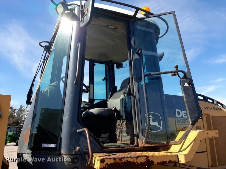 image for item NU9379 2005 John Deere 444J wheel loader