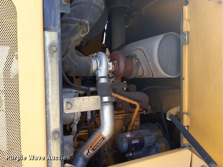 image for item NU9379 2005 John Deere 444J wheel loader