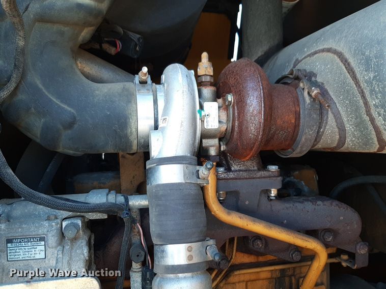 image for item NU9379 2005 John Deere 444J wheel loader