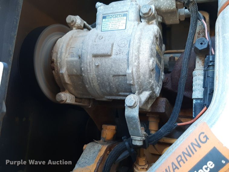 image for item NU9379 2005 John Deere 444J wheel loader