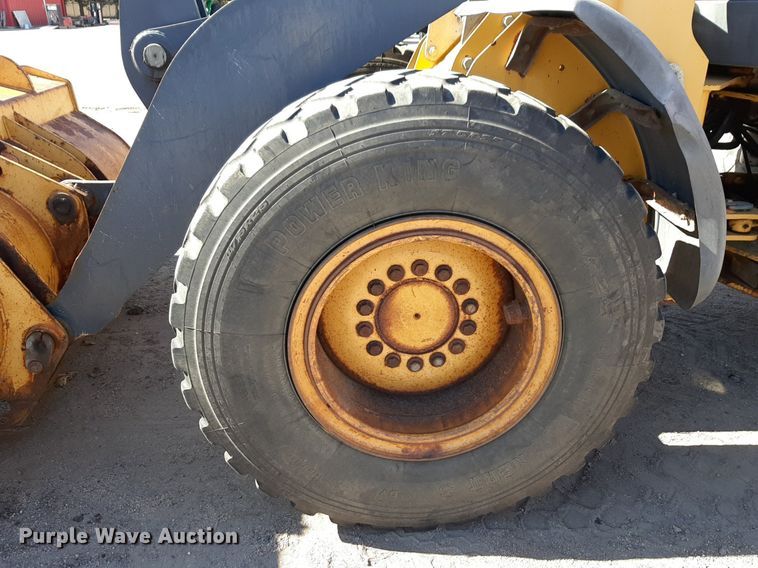 image for item NU9379 2005 John Deere 444J wheel loader