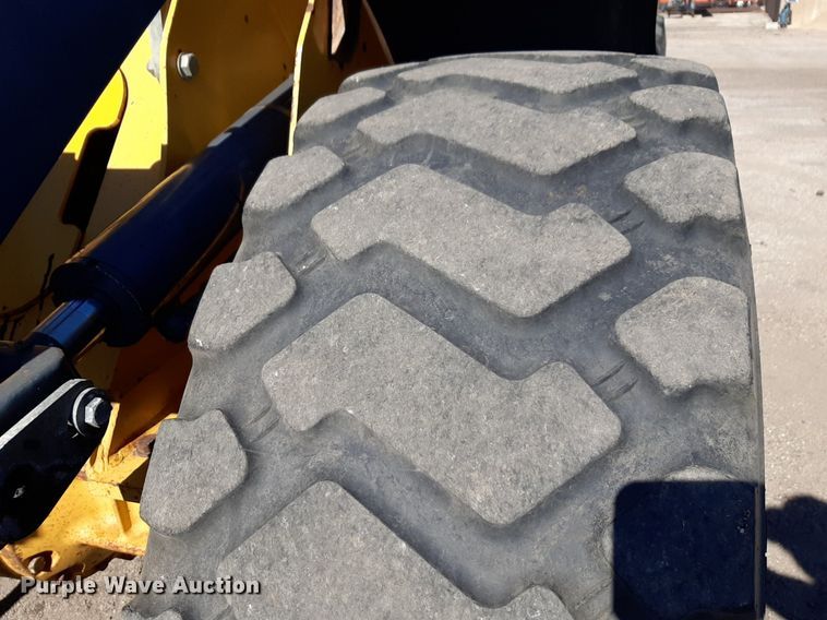 image for item NU9379 2005 John Deere 444J wheel loader