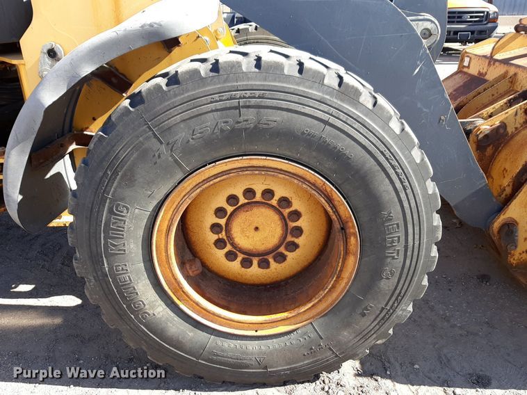 image for item NU9379 2005 John Deere 444J wheel loader