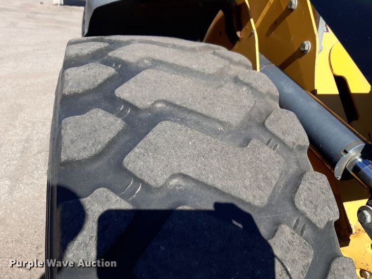 image for item NU9379 2005 John Deere 444J wheel loader