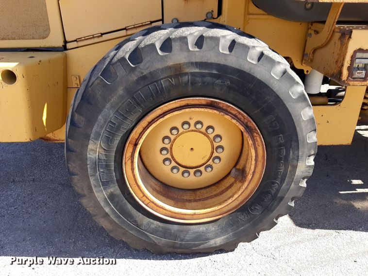 image for item NU9379 2005 John Deere 444J wheel loader