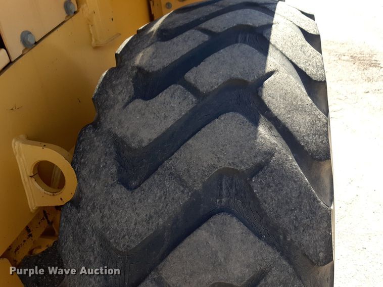 image for item NU9379 2005 John Deere 444J wheel loader