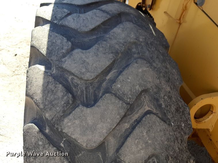 image for item NU9379 2005 John Deere 444J wheel loader