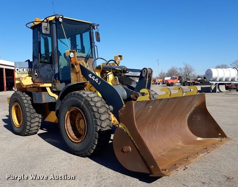 image for item NU9380 2005 John Deere 444J wheel loader