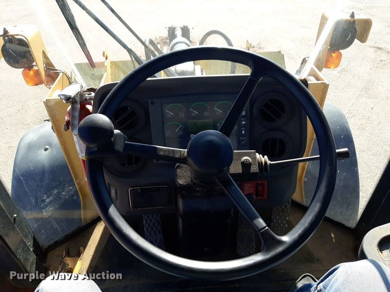 image for item NU9380 2005 John Deere 444J wheel loader