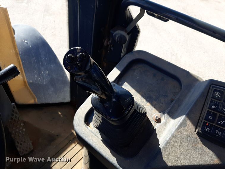 image for item NU9380 2005 John Deere 444J wheel loader