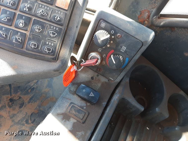 image for item NU9380 2005 John Deere 444J wheel loader