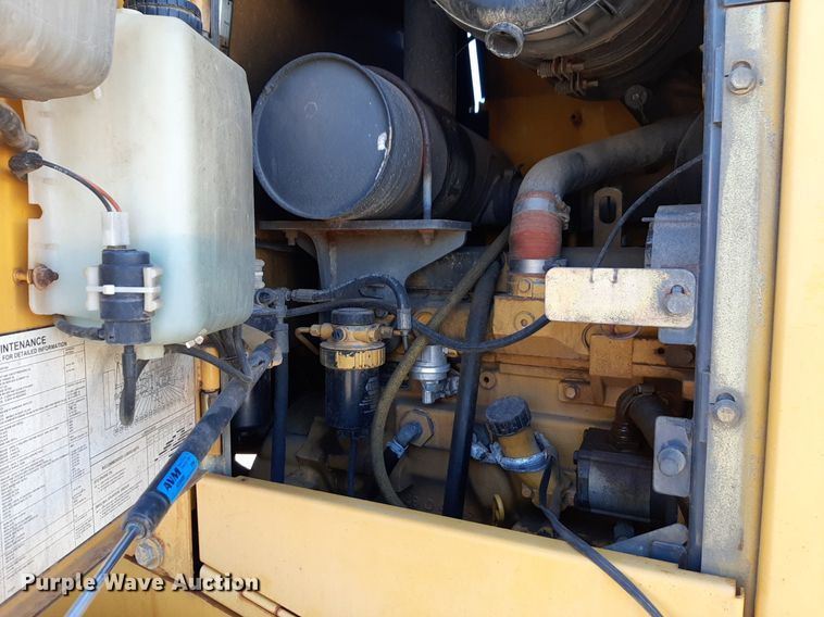 image for item NU9380 2005 John Deere 444J wheel loader