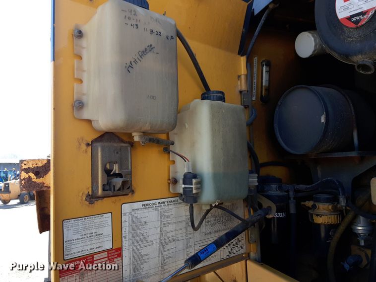 image for item NU9380 2005 John Deere 444J wheel loader