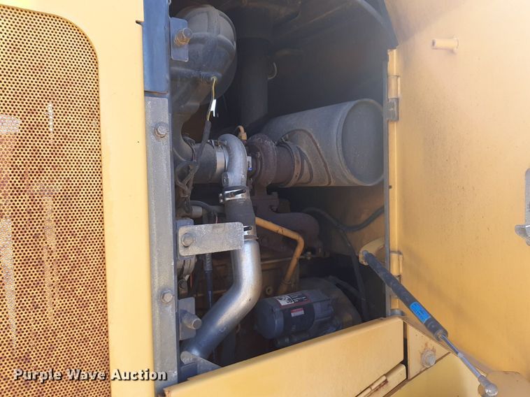 image for item NU9380 2005 John Deere 444J wheel loader