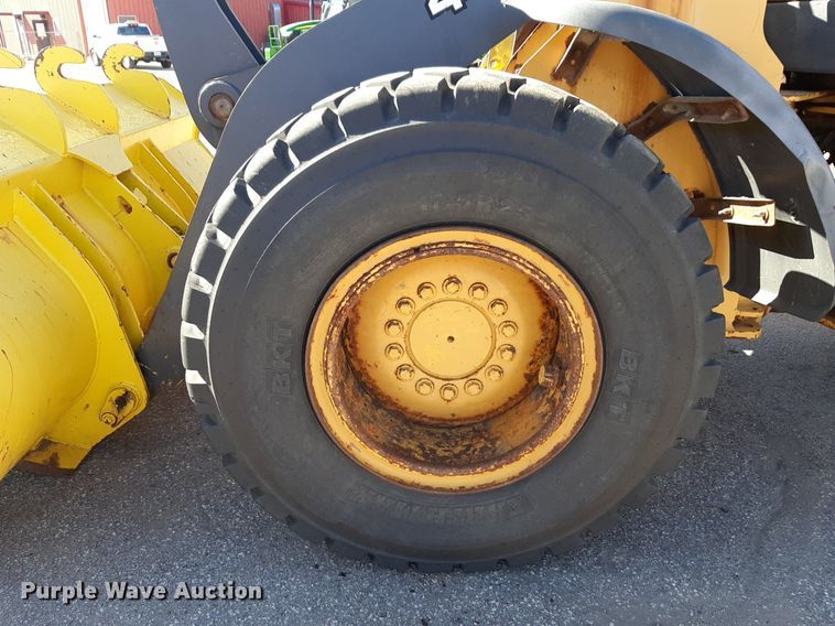 image for item NU9380 2005 John Deere 444J wheel loader