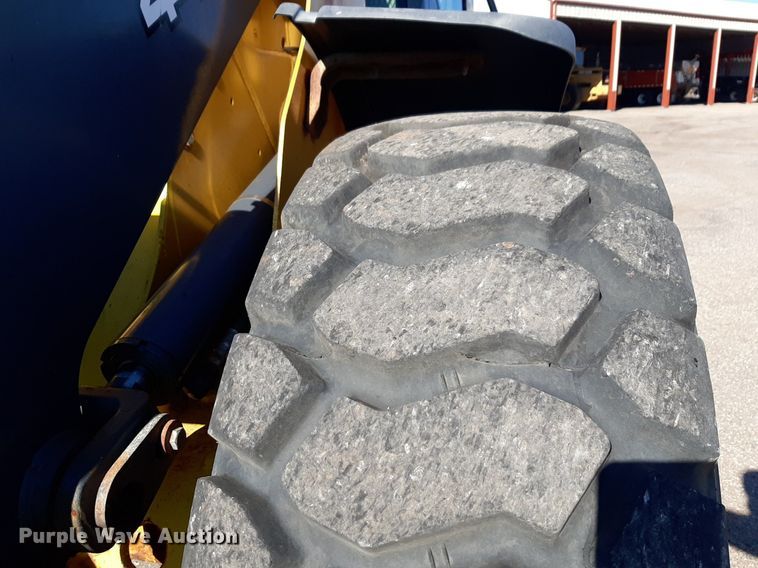 image for item NU9380 2005 John Deere 444J wheel loader