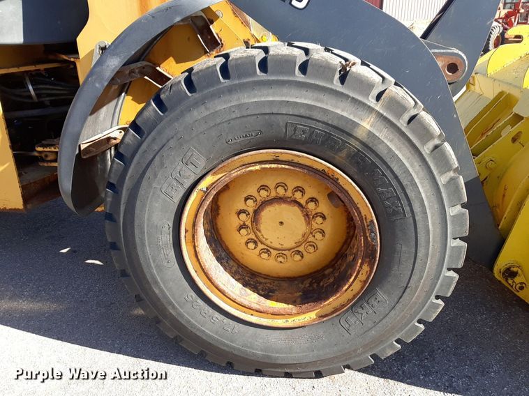 image for item NU9380 2005 John Deere 444J wheel loader