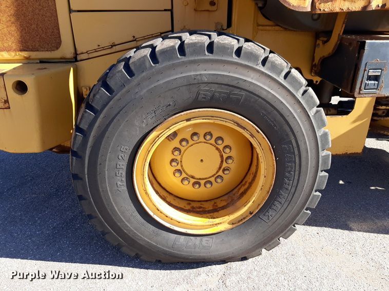 image for item NU9380 2005 John Deere 444J wheel loader