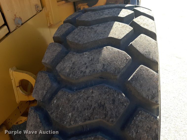 image for item NU9380 2005 John Deere 444J wheel loader