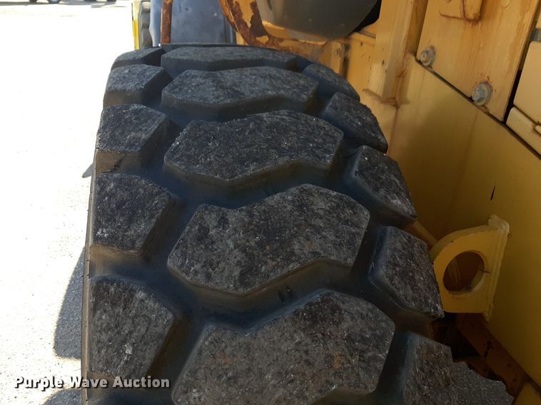 image for item NU9380 2005 John Deere 444J wheel loader