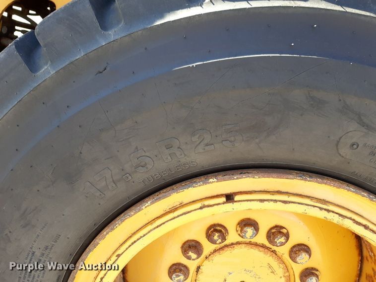 image for item NU9380 2005 John Deere 444J wheel loader