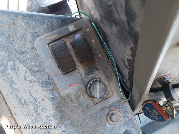 image for item NU9381 1997 Galion 830B motor grader