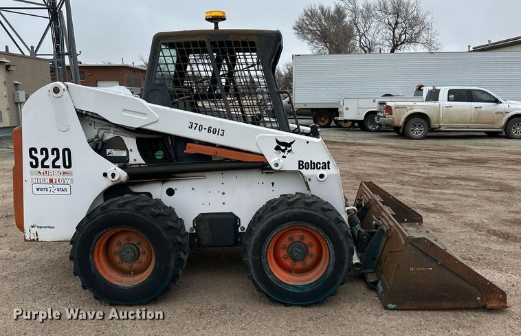 image for item OA9505 Bobcat S220 skid steer loader
