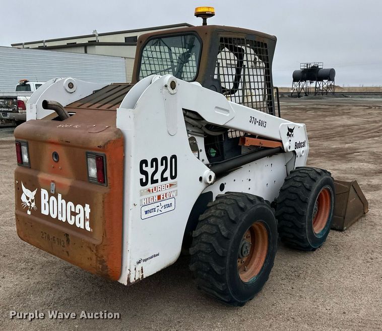 image for item OA9505 Bobcat S220 skid steer loader