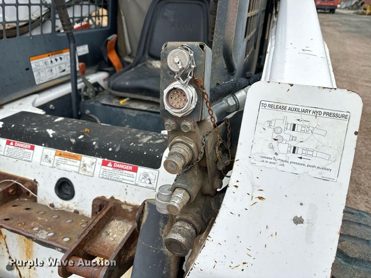 image for item OA9505 Bobcat S220 skid steer loader