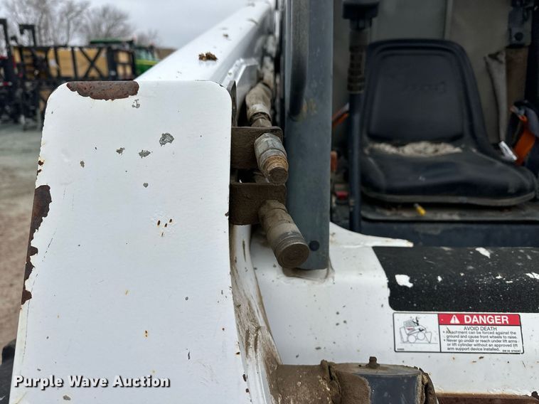 image for item OA9505 Bobcat S220 skid steer loader